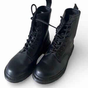 Dr. Martens Smooth Leather 1460 Mono Black Lace Up Boots women’s 6 men’s 5